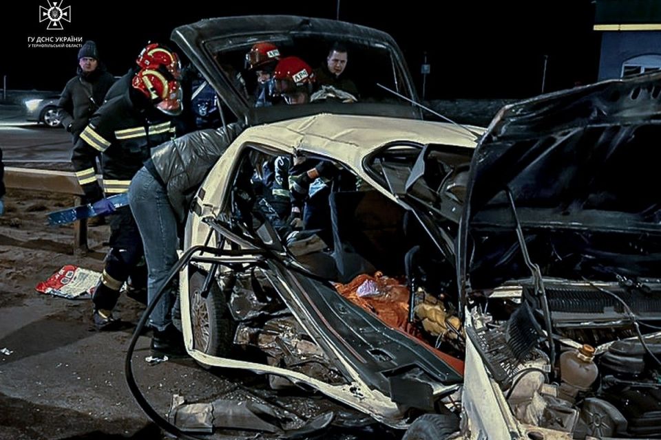 ДТП на Об’їзній: водію Peugeout було лише 50. В якому стані син і товариш, яких вирізали з авто?
