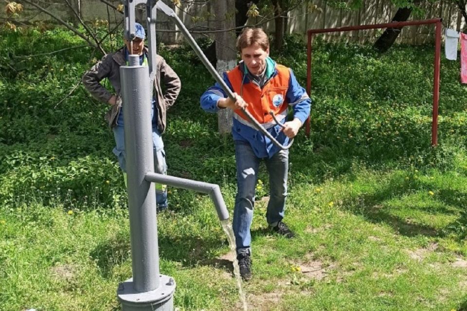 У Тернополі обстежують колонки-качалки