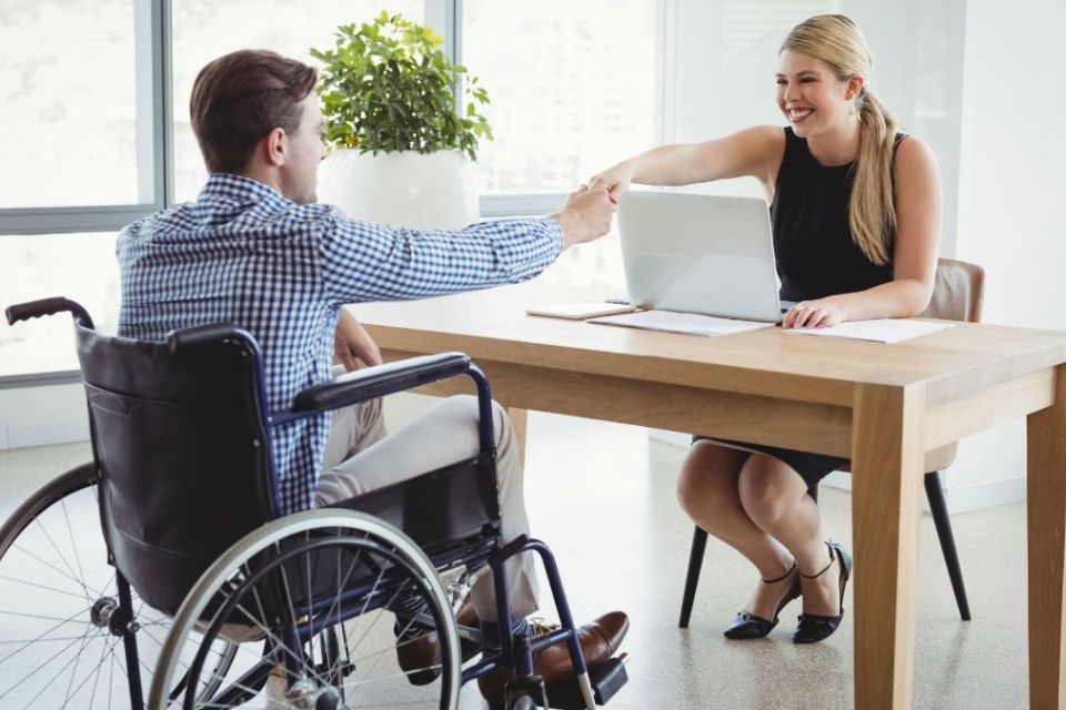 Які вакансії доступні для людей з інвалідністю на Тернопільщині та скільки готові платити