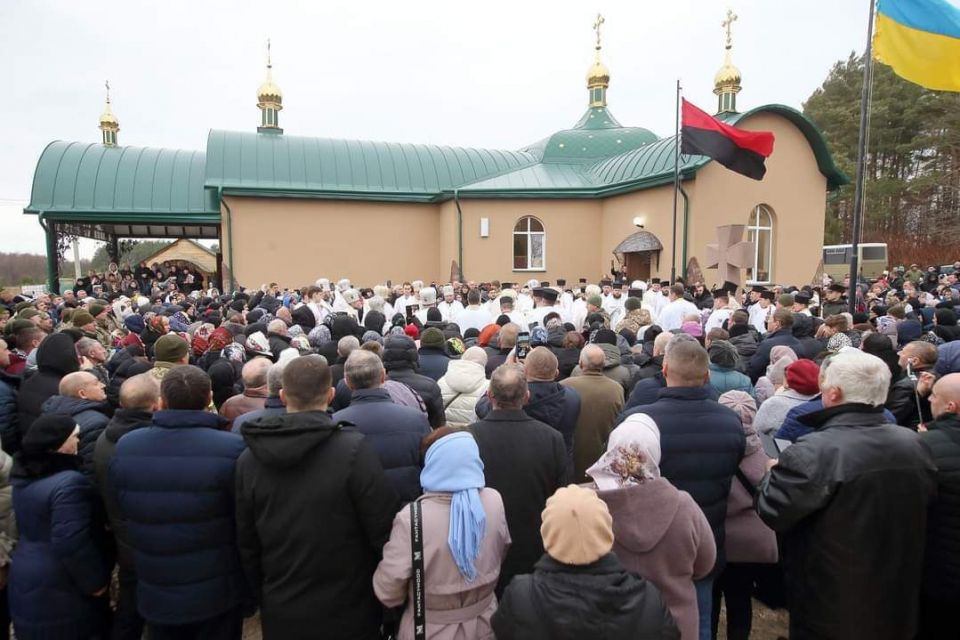 Митрополит Епіфаній освятив Всеукраїнський храм-пантеон на Кременеччині