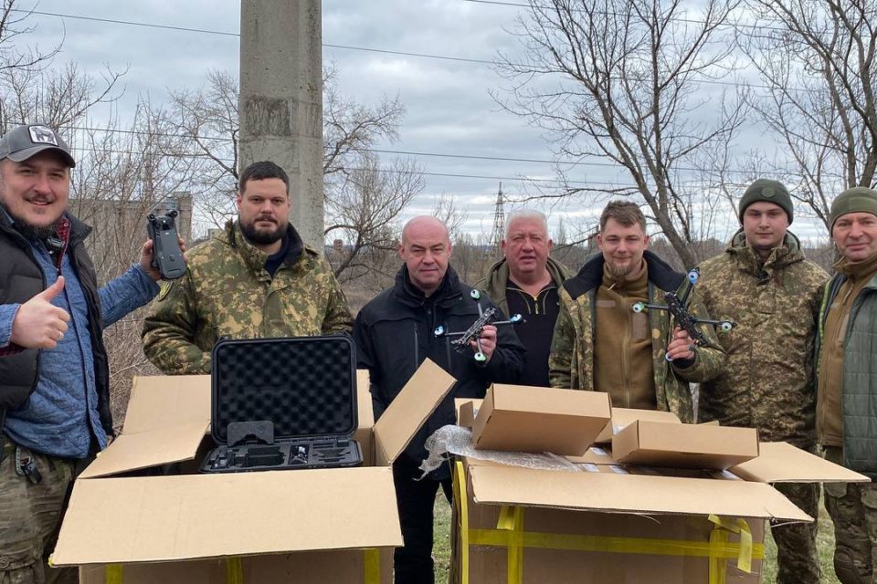 Сергій Надал поїхав на фронт до тернополян, щоб передати ударні FPV дрони (Пресслужба Тернопільської міської ради)