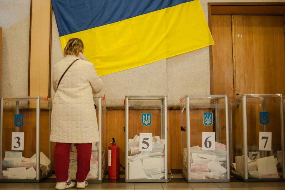 Чи підтримують українці ідею виборів під час війни (опитування)