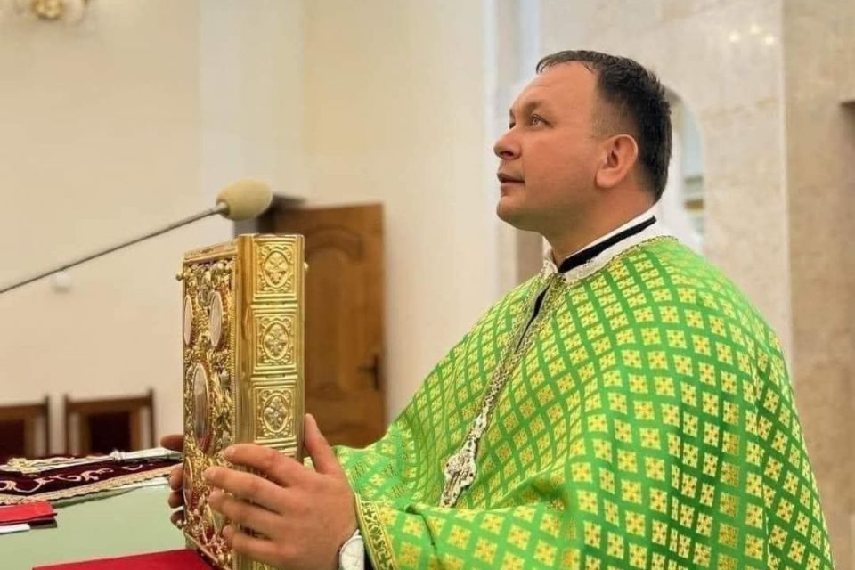Чи можна дарувати дві квітки та переходити дорогу з порожнім відром: розповідає отець Філюк