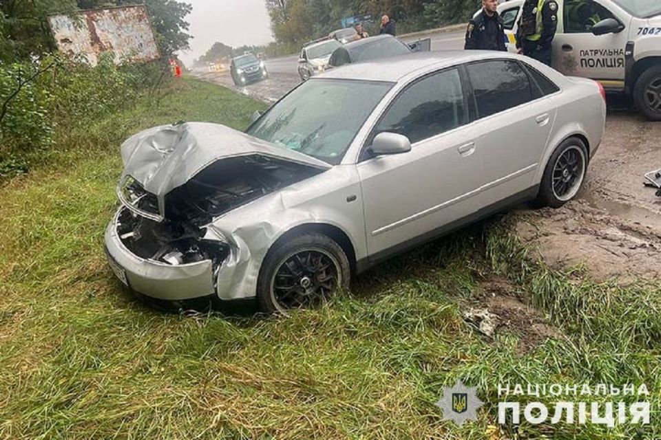 У напрямку Смиківців п'яний водій на Audi зіткнувся з вантажівкою