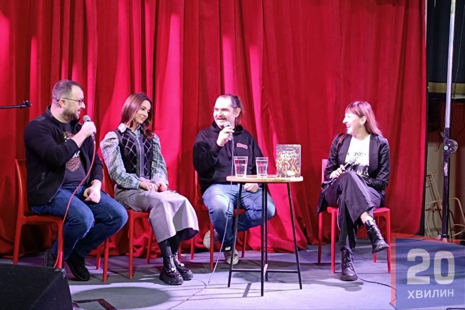 Книгу «Історії, які варто почути» від відвідувачів фестивалю «Файне місто» представили у Тернополі