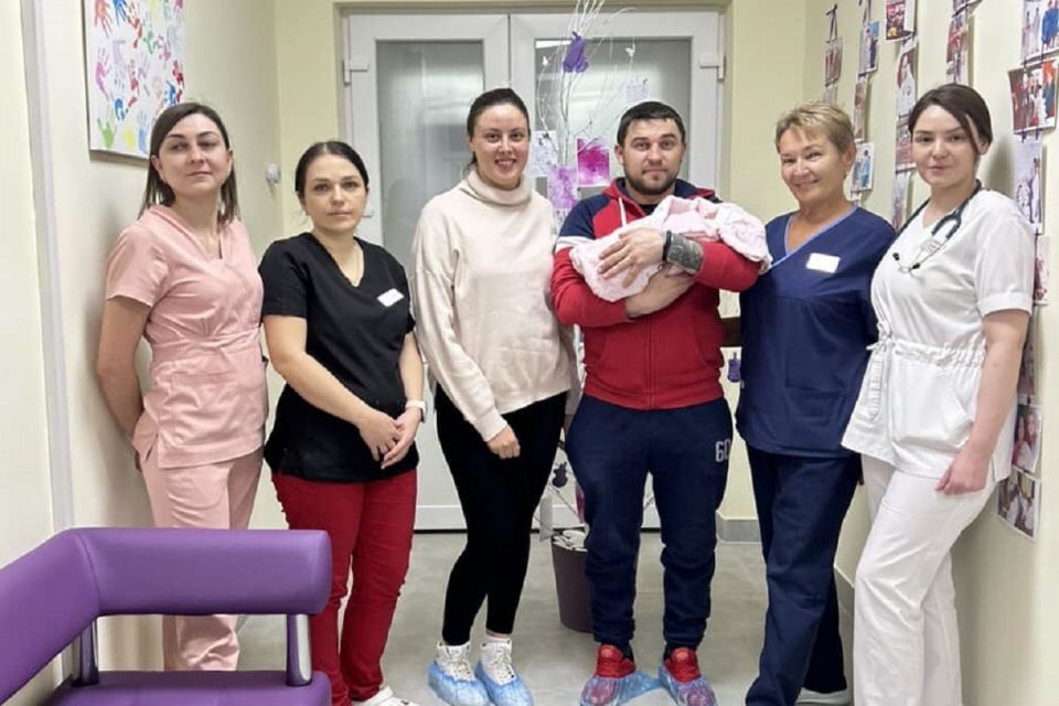 У Тернополі виходили крихітку, яка народилася вагою 730 грамів