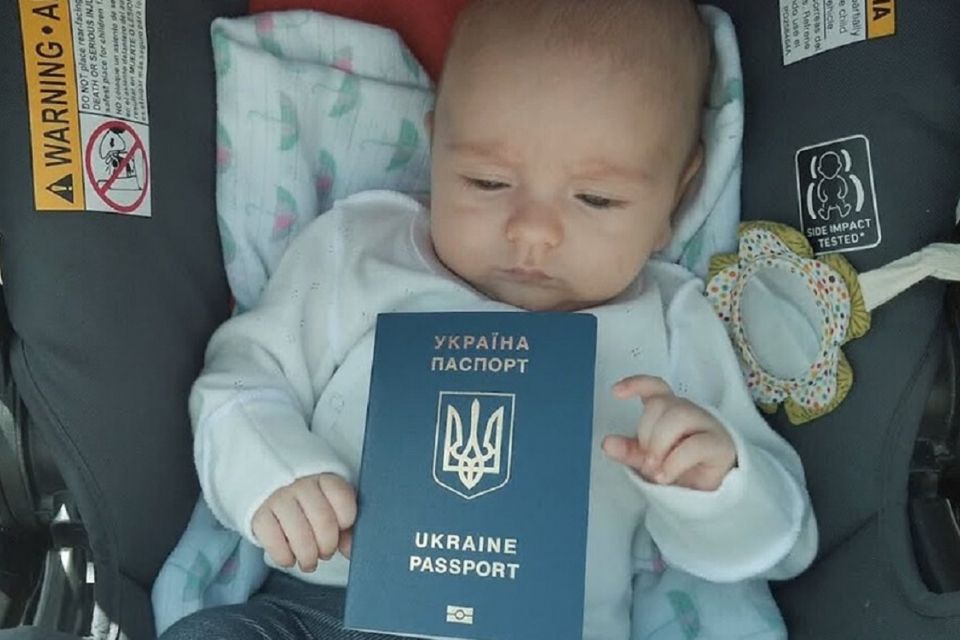 Особливості оформлення закордонного паспорта дітям різного віку: що потрібно знати