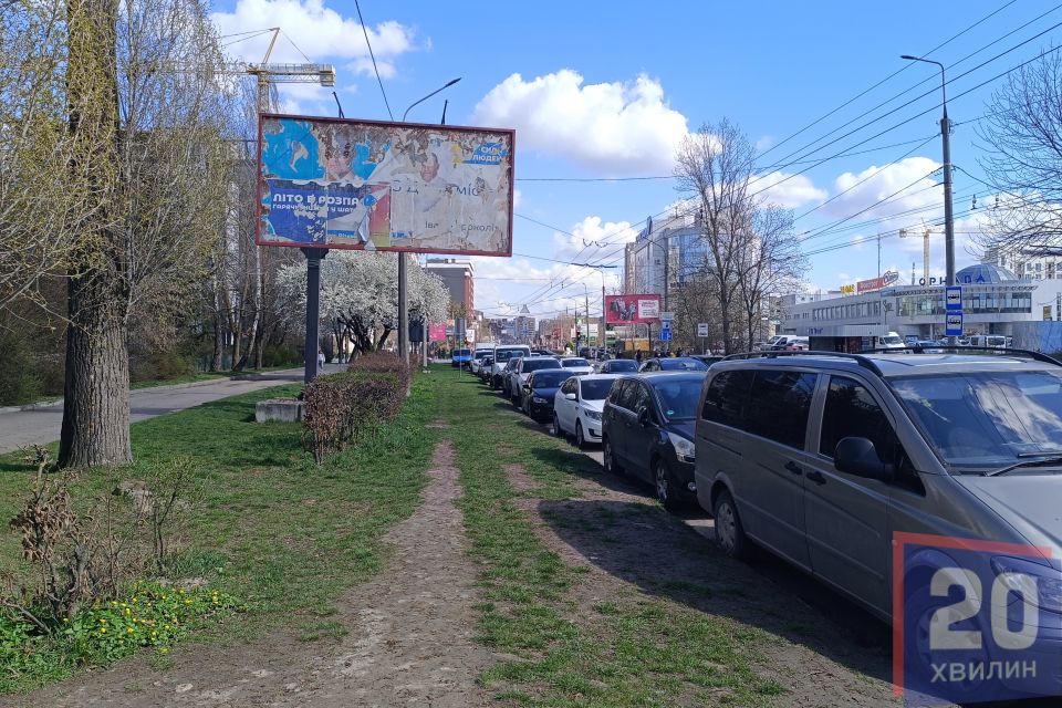 На Торговиці буде нова парковка. Для кого вона і хто платить за роботи?