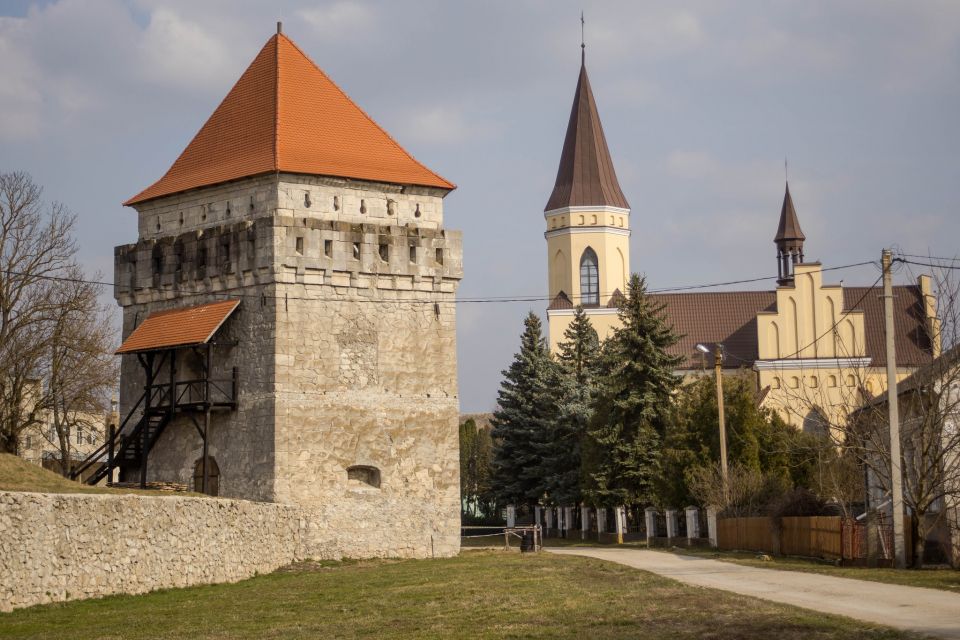 На території середньовічного замку у Скалаті тривають реставраційні роботи