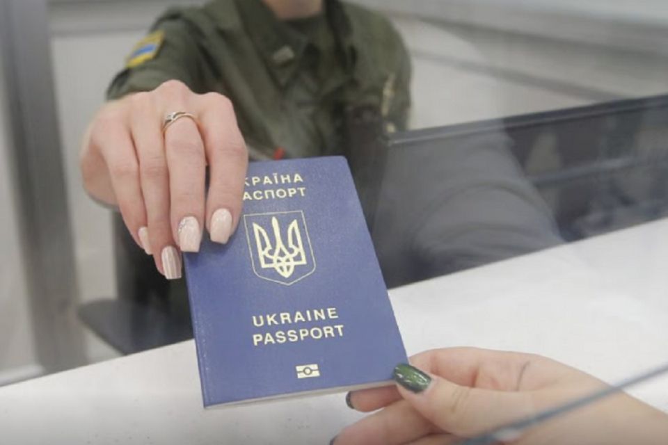 Скільки часу чекати на виготовлення закордонного паспорту і чи є ажіотаж на Тернопільщині
