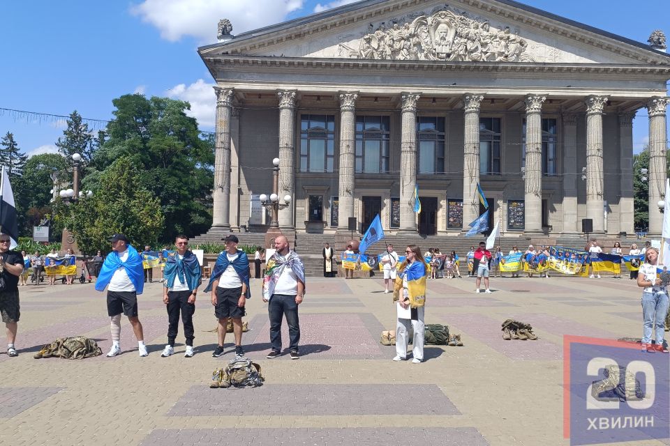 «Для них це важливо»: захисники, які повернулися із полону, нагадують про тих, хто досі там