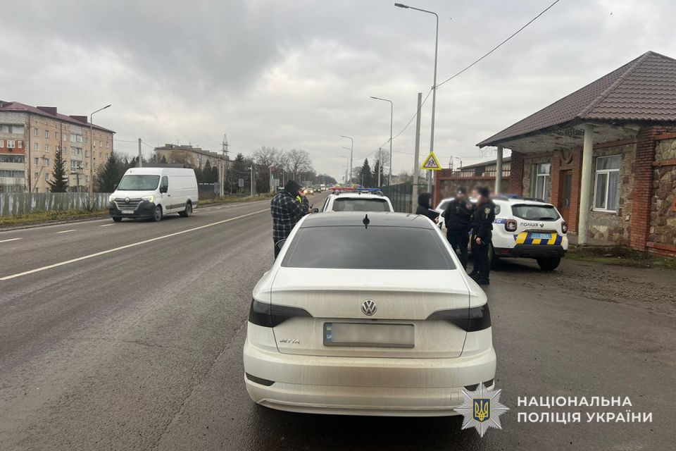 24-річний житель Чортківського району порушив ПДР і травмував патрульного