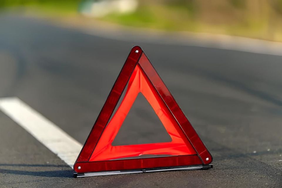 Автівка врізалась у відбійник на Гаївському мості