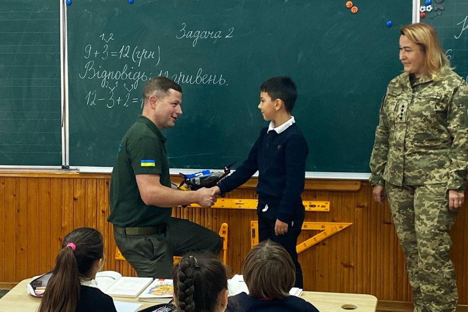 «За тата!» — син загиблого воїна перетворив дитячий подарунок у БПЛА для захисників