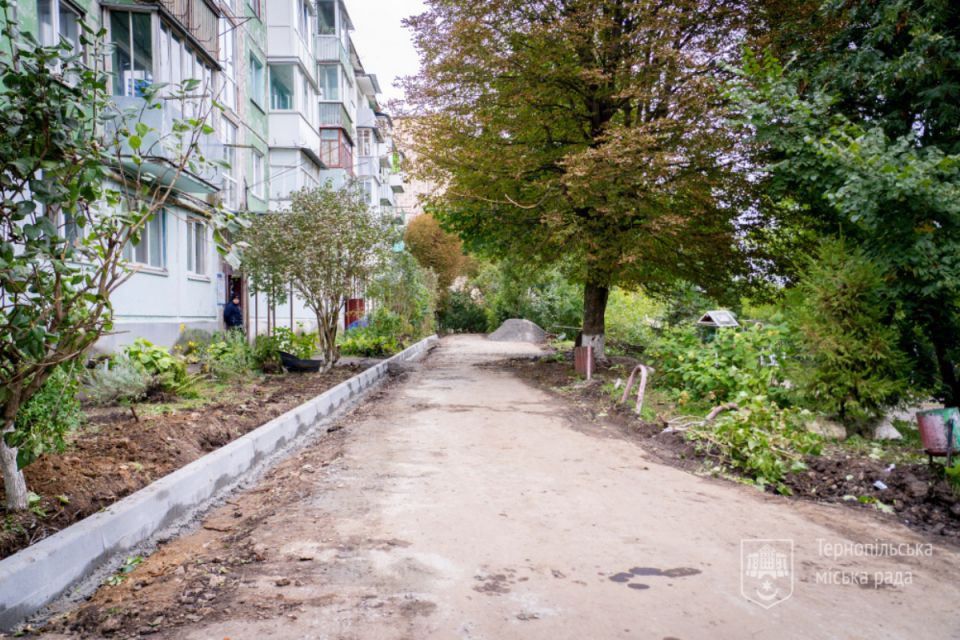 На Львівській, 2 з'явиться безбар’єрний двір