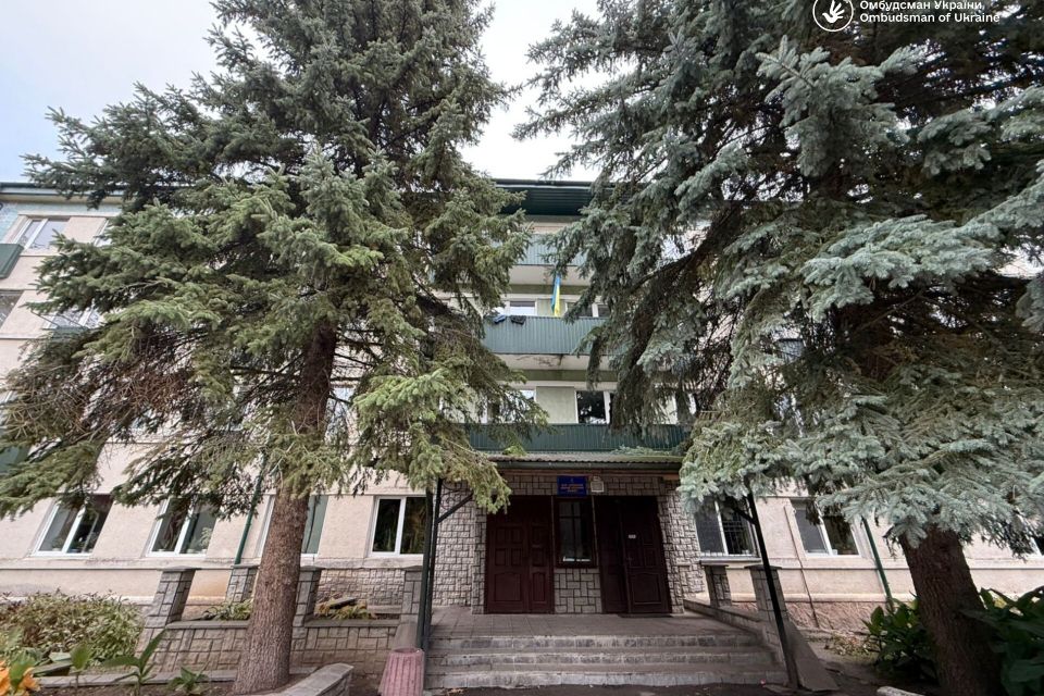 Мешканці Петриківського геріатричного пансіонату поскаржились на мишей і тарганів