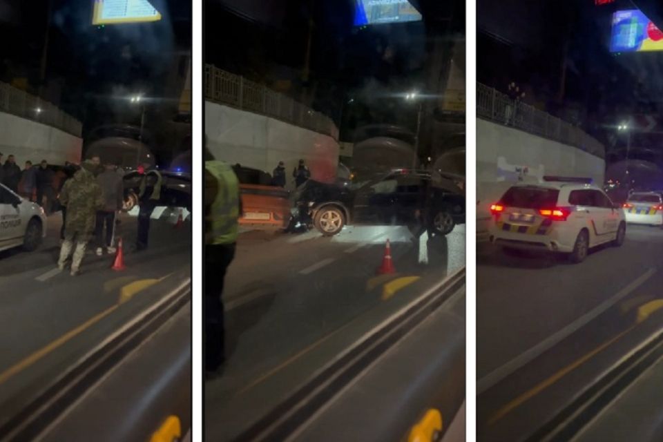 На «Дружбі» ДТП: один з водіїв п’яний. На місці — особи у формі і балаклавах