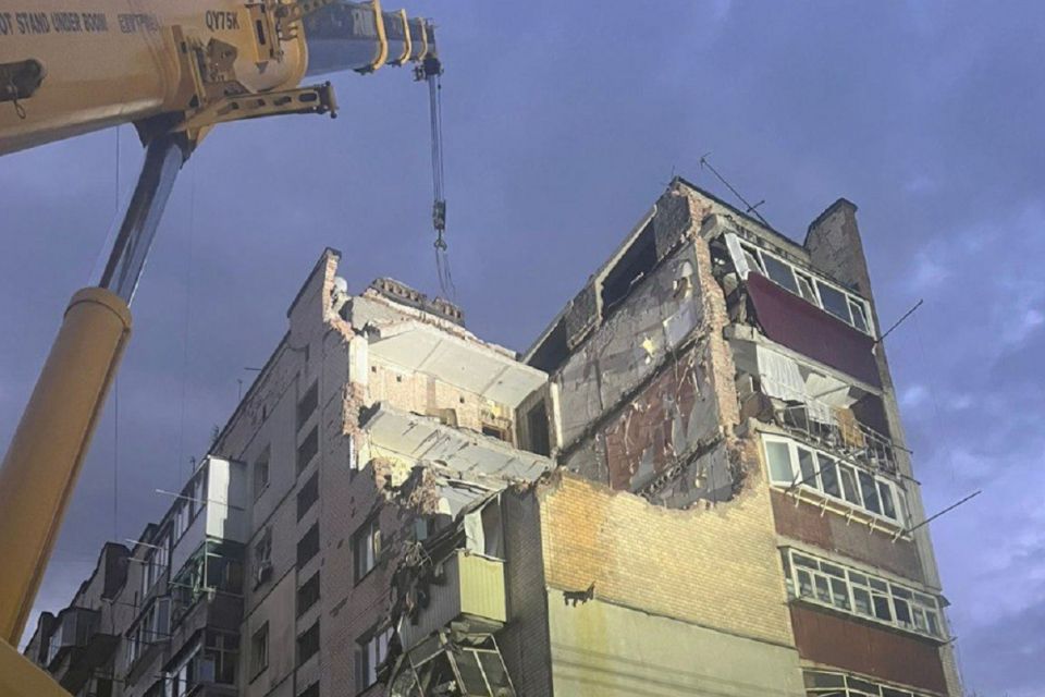 Під завалами будинку у Хмельницькому знайшли тіла двох людей