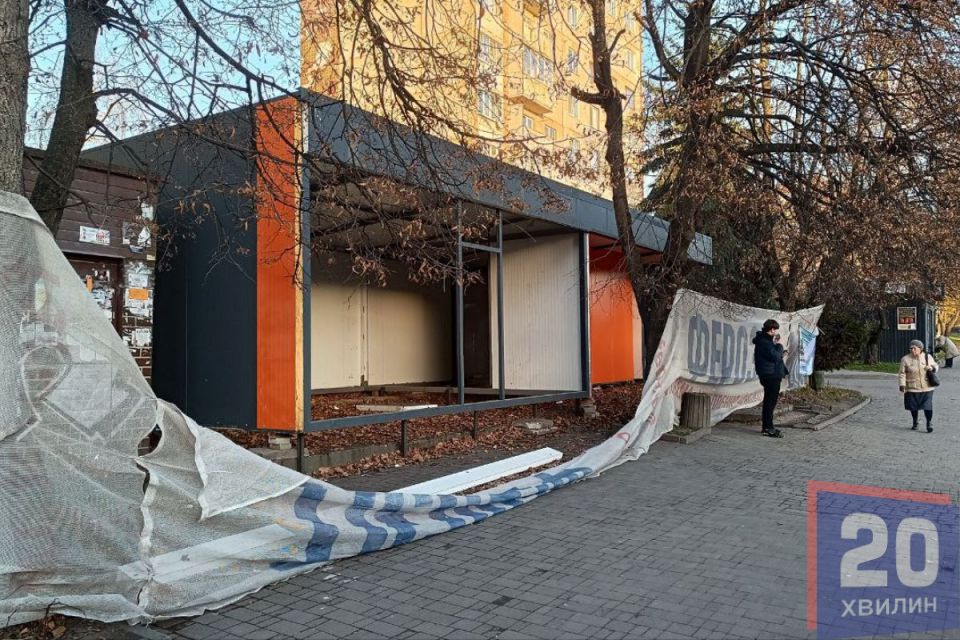 Зводять нову зупинку на Злуки: що вже зробили