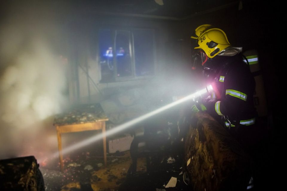 У Тернополі горіли квартира і біотуалет. У задимленому помешканні рятувальники виявили чоловіка