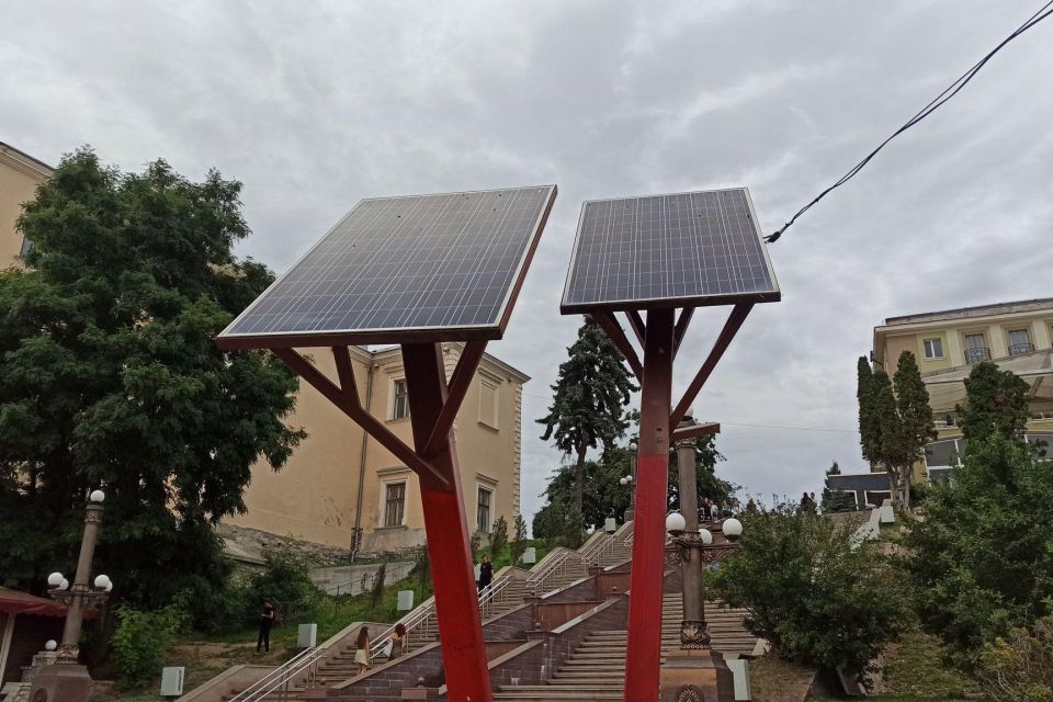 У Тернополі встановлять нові «сонячні дерева»: скільки коштів можуть витратити