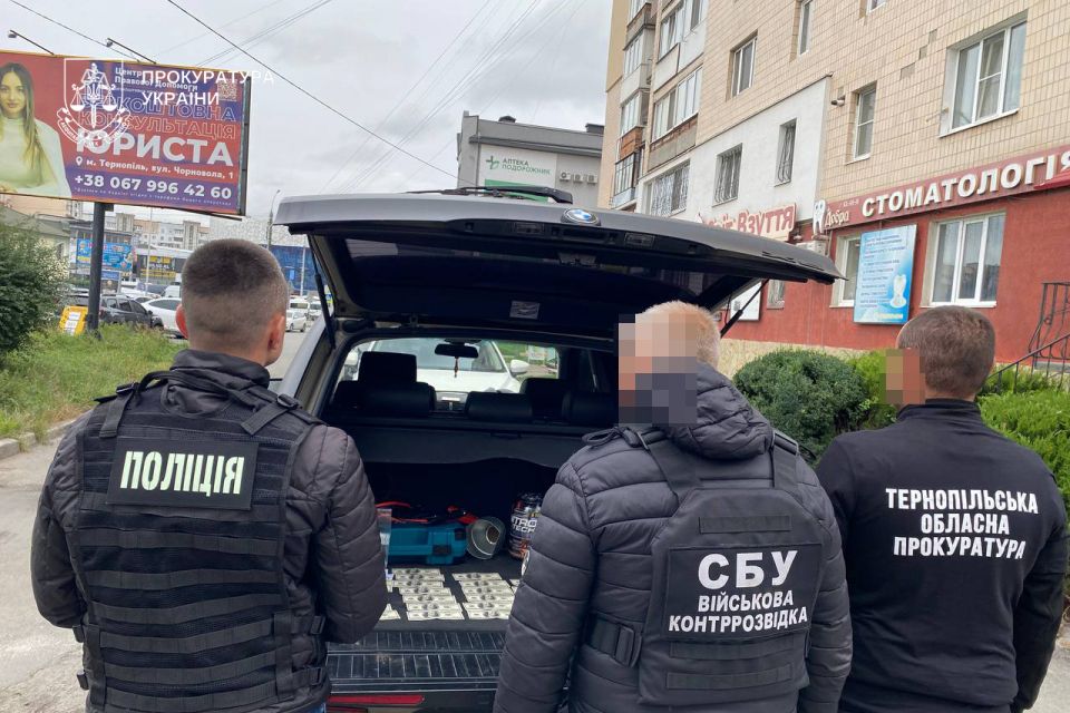 Жителя Тернопільщини затримали на хабарі, який вимагав у військового