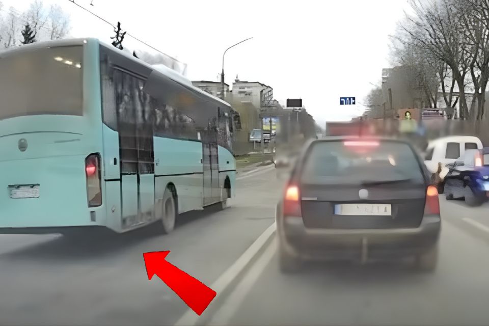 Оштрафували водія маршрутки, який на 15 Квітня рухався зустрічною