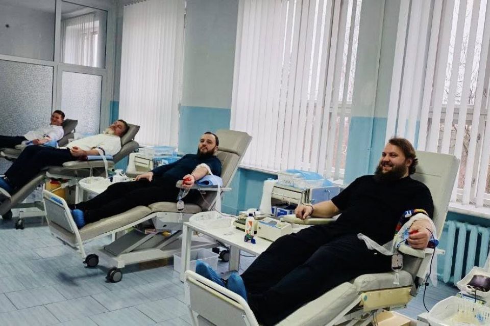 Священники Свято Троїцького духовного центру здали кров для потребуючих