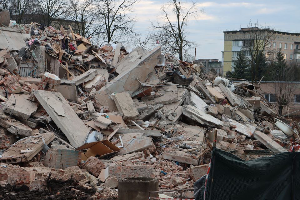 У Тернополі знесли будинок на Стуса, пошкоджений ракетним ударом