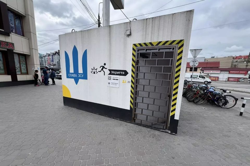 На мобільному укритті біля автовокзалу встановлять замок та камери