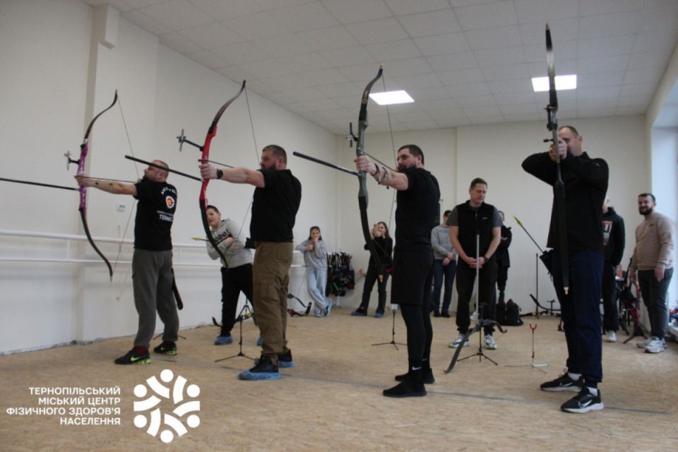 Ветерани та ветеранки змагалися у турнірі зі стрільби з лука