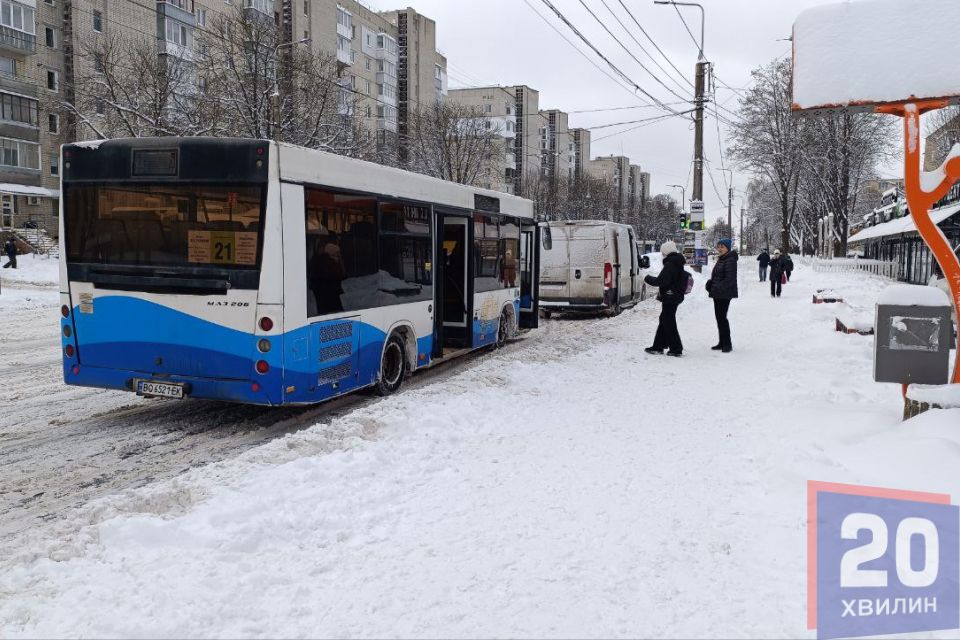 У снігопад весь транспорт у Тернополі виїхав на маршрути, а в області лише 60%