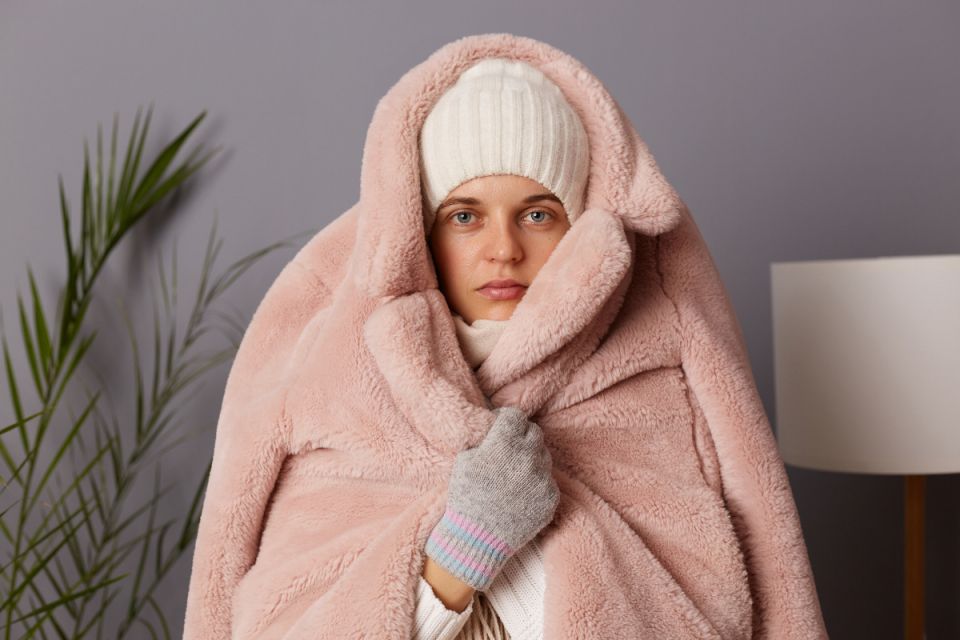 Як зігрітися в холодній квартирі без опалення та електрики