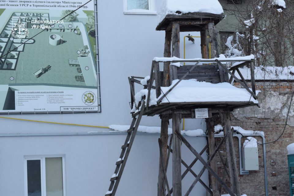 Приміщення слідчих ізоляторів колишнього КДБ на Коперника суд вимагає віддати під охорону