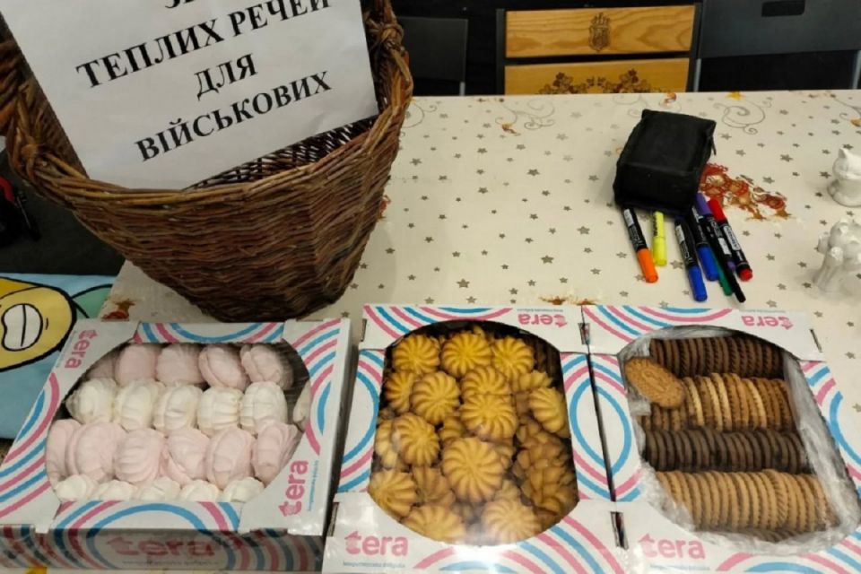 У Тернополі збирають теплі речі і смаколики для захисників