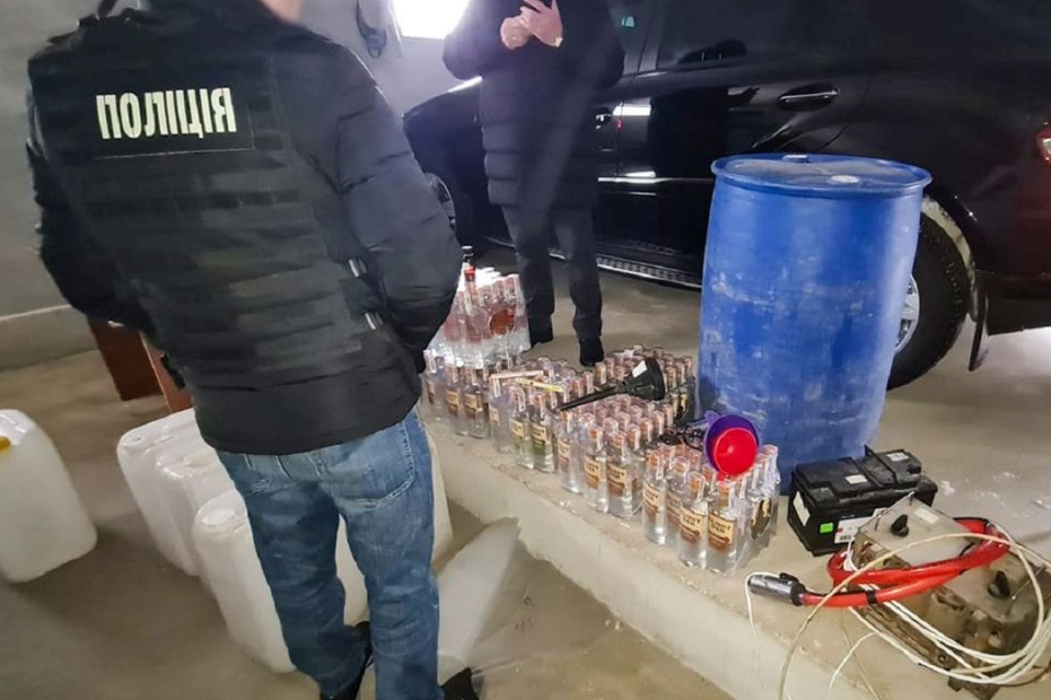 Підпільний цех з виробництва алкоголю ліквідували на Тернопільщині