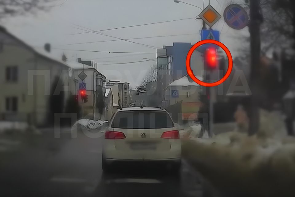 Червоний на світлофорі — не перешкода: на Олени Теліги зупинили водія-порушника