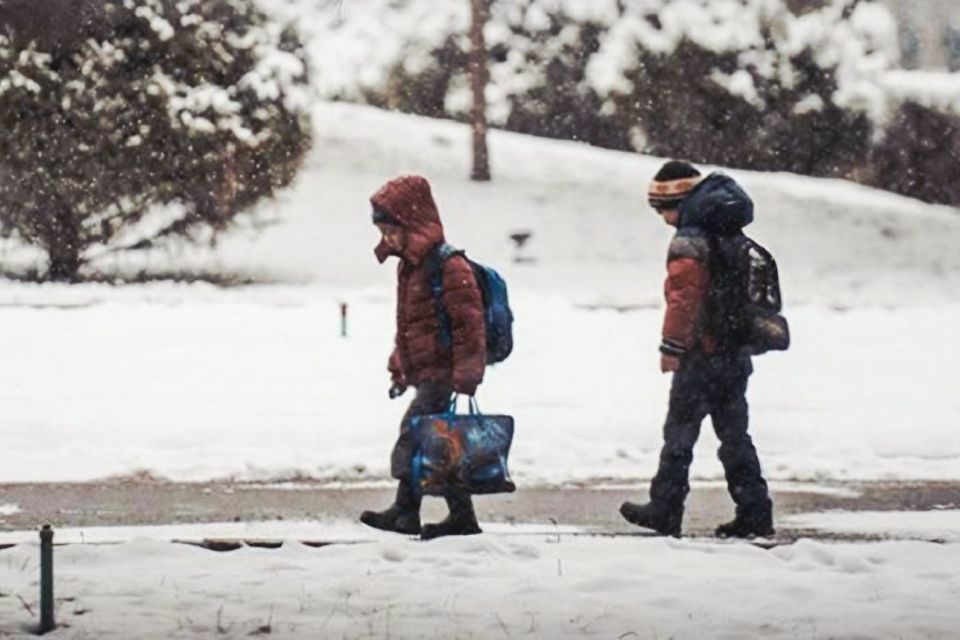 Прогнозують морози. Який температурний режим у школах є нормою і як вчитимуться діти на Тернопільщині