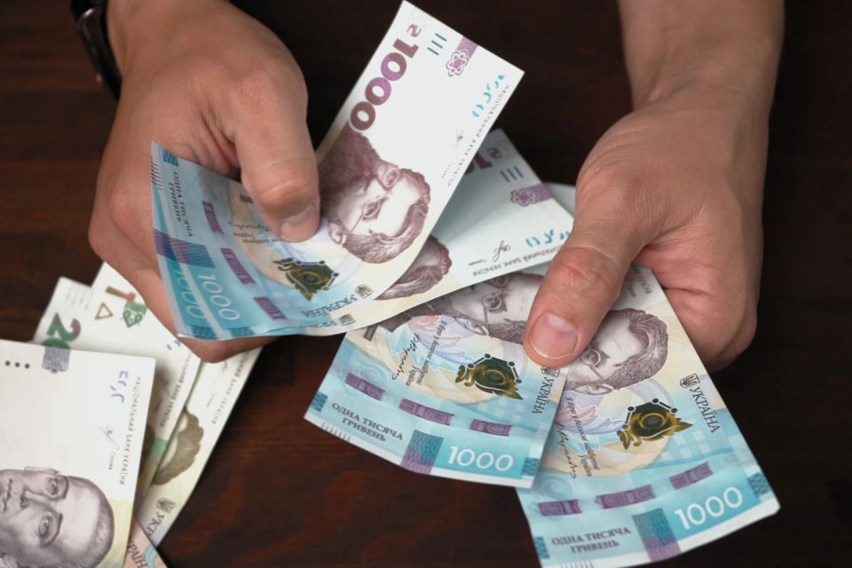 Бронювання, доплати до зарплат й допомога ВПО: що зміниться для українців з 1 лютого