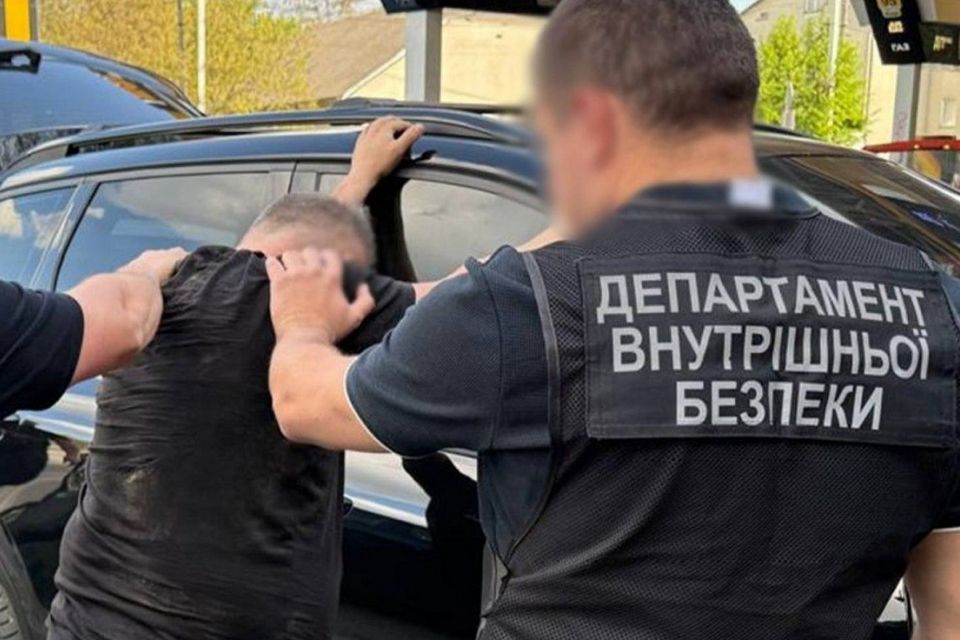 Обіцяв «списати» військового за $10 тисяч: як покарали чоловіка, якого взяли на хабарі у Тернополі