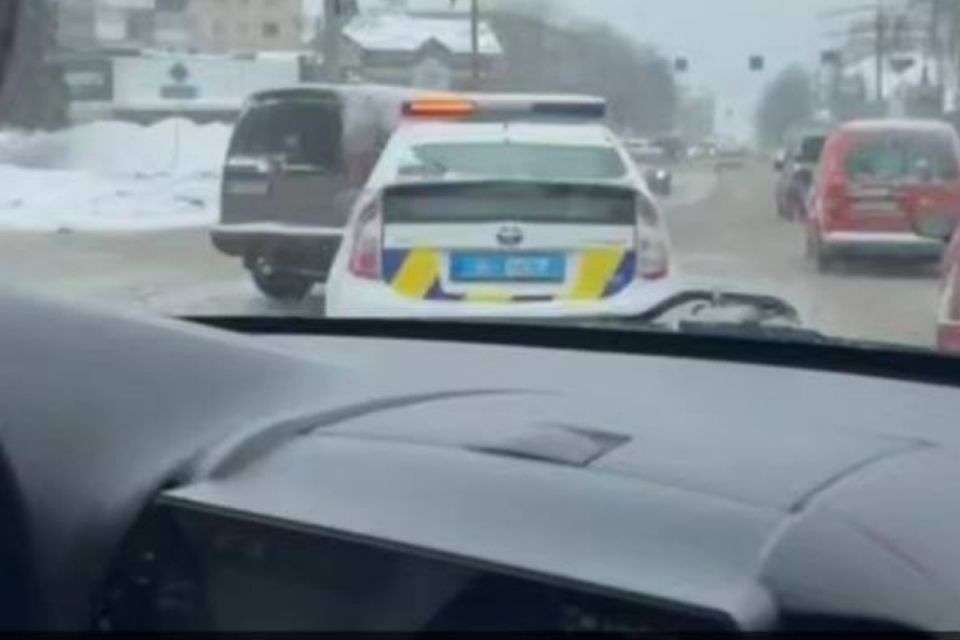 На Дружбі аварія за участю поліцейського авто  та Range Rover (оновлюється)