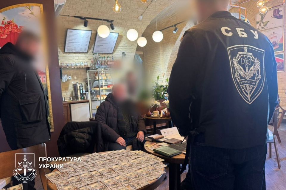 У столиці затримали депутата Почаївської міськради — підозрюють у допомозі зі зняття з розшуку