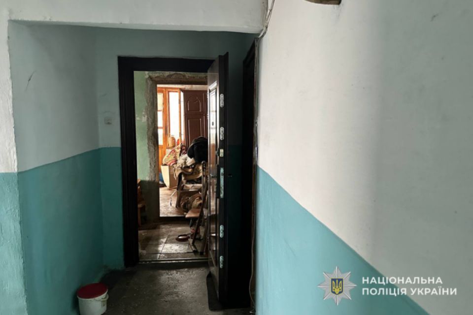 У замкненій квартирі на Тарнавського виявили бездиханне тіло жінки