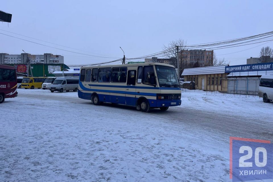 Жителі Підволочиської громади третій місяць без автобусів: перевізника немає