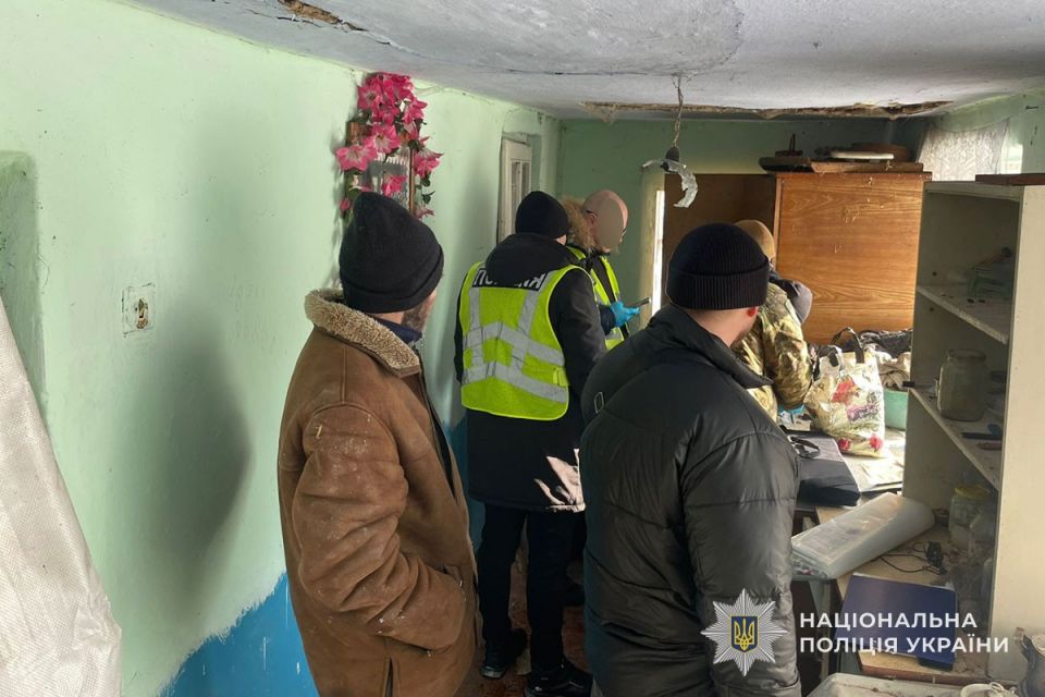 Жителя Козівської громади затримали за збут пістолета і гранати та підозрюють в крадіжці сумочки