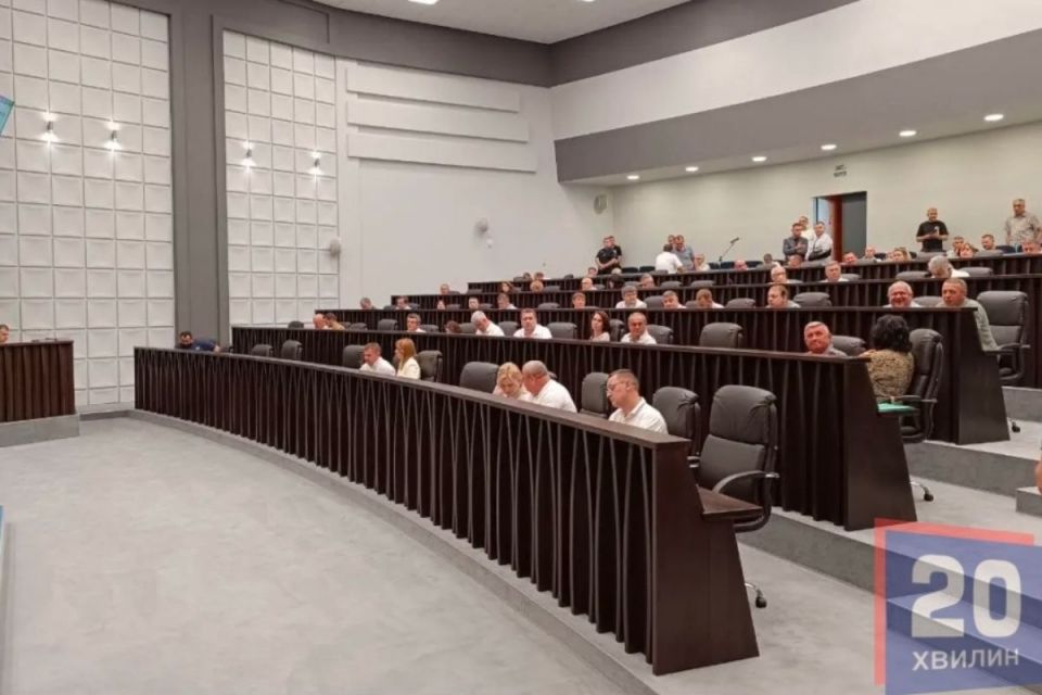 Не збиралися вже сім місяців. Обласна рада знову скликає депутатів на сесію у березні