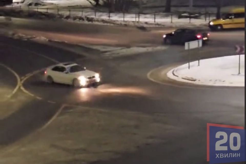 Біля «Маяка» водій на BMW виконував небезпечні маневри