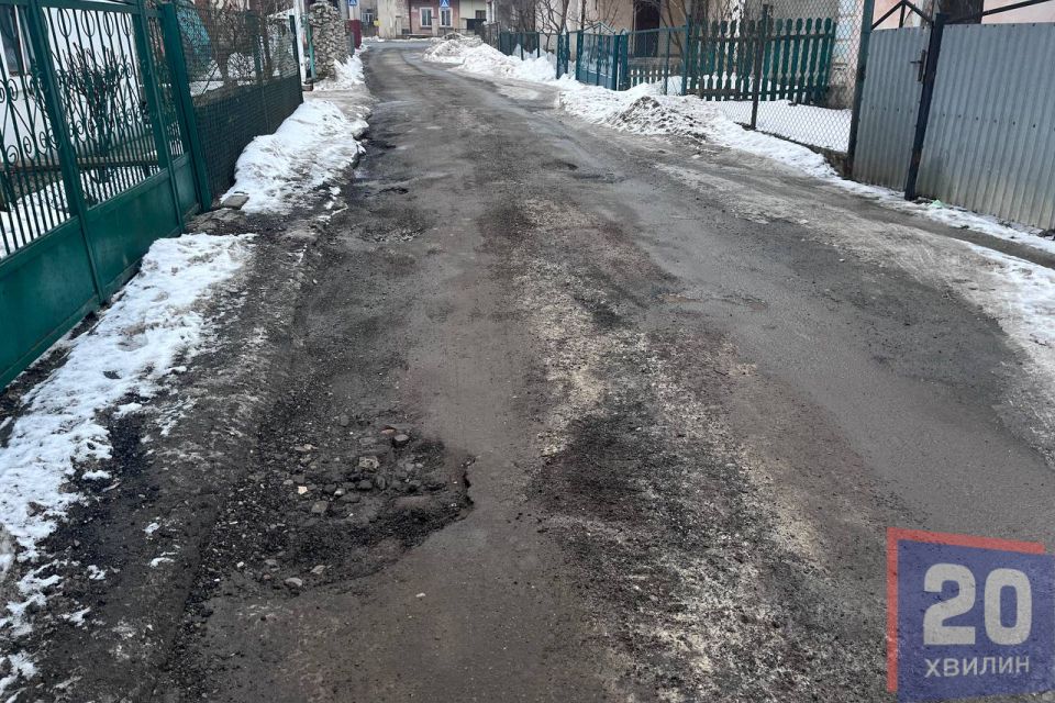 У Тернополі асфальт «зійшов» разом зі снігом: в якому стані ваша вулиця? (Опитування)