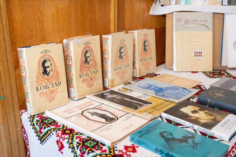 У Тернополі відкрили виставку рідкісних діаспорних видань до 212-ї річниці Шевченка