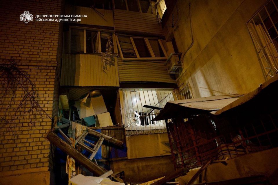 Уночі ворог бив по Україні: у Дніпрі пошкоджені будинки, є постраждалі